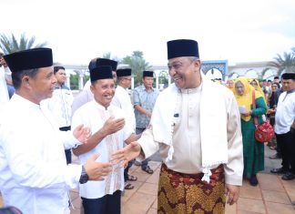 Masyarakat Sambut Kepulangan Bupati dan Wabup Rohul Pasca Retreat