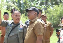 Tinjau Jembatan Sungai Klubi, Bupati Anton Selalu Ada Ditengah Masyarakat