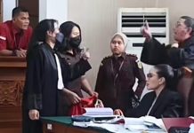 Sidang Ditunda, Nikita Mirzani Ambruk