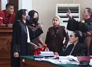 Sidang Ditunda, Nikita Mirzani Ambruk