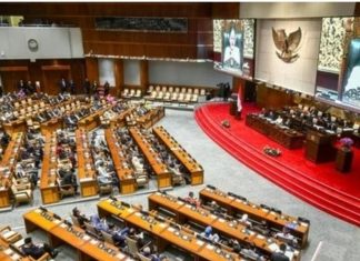 Tuntutan 17+8 Rakyat dibahas DPR Dalam Rapat