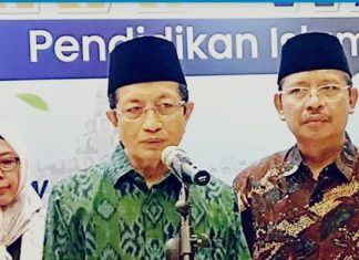 Menag Naikkan Gaji Guru Agama dan Madrasah Hingga 500 Ribu