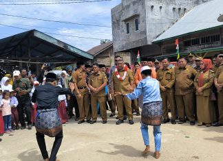 Hadiri Peringatan Hari Jadi Desa Rambah Hilir Timur, Bupati Anton Ajak Masyarakat Jaga Kekompakan