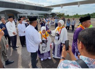 Bupati dan Wabup Rohul Lepas Keberangkatan JCH