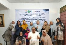 Tim Dosen Universitas Lancang Kuning Kembangkan Potensi Ibu Rumah Tangga Lewat Kerajinan Perca Kain Songket Melayu Riau