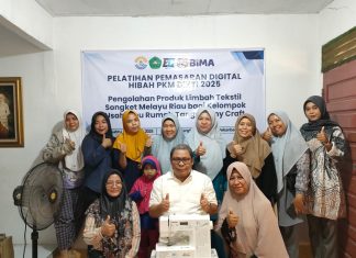 Tim Dosen Universitas Lancang Kuning Kembangkan Potensi Ibu Rumah Tangga Lewat Kerajinan Perca Kain Songket Melayu Riau