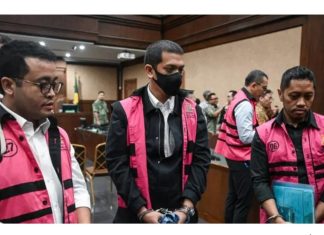 Ayah dan Anak, Riza Chalid dan Kerry Adrianto Korupsi Rugikan Negara Rp 285 Triliun