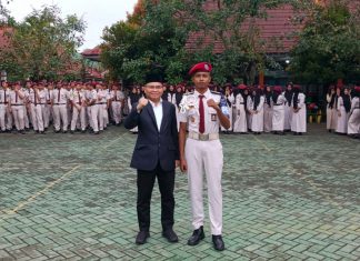 Rektor Unilak Jadi Pembina Upacara di SMK Pertanian Terpadu, Dorong Guru dan Siswa Lanjut Kuliah