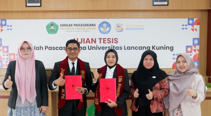 Menempuh Jarak dan Mimpi Bersama, Pasangan Guru dari Inhil Lulus Ujian Tesis di Pascasarjana Unilak