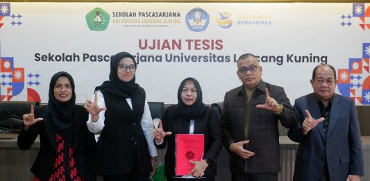 Angkat Potensi Kue Bawang Inhu Lewat Literasi Digital, Poppy Bainurita Sukses Raih Gelar Magister Manajemen