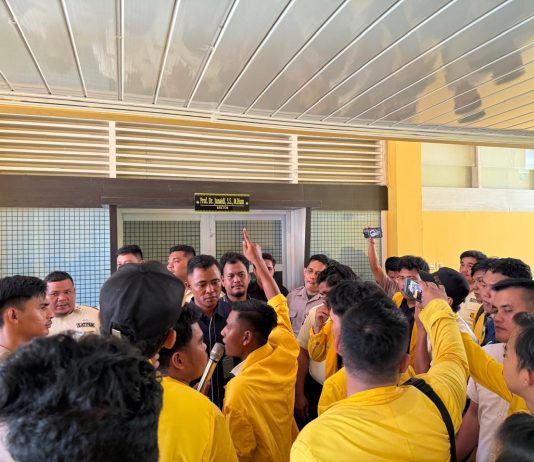 Gedung Rektorat Unilak “Diguncang” Aksi Mahasiswa: Gugat Skandal Proyek 10 Miliar dan Turap