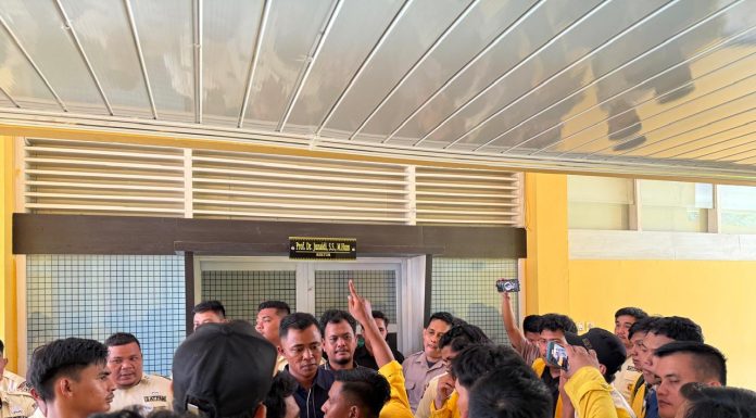 Gedung Rektorat Unilak “Diguncang” Aksi Mahasiswa: Gugat Skandal Proyek 10 Miliar dan Turap