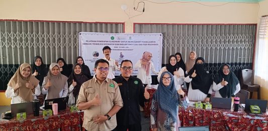 Dosen Fadiksi Unilak Beri Pelatihan ClassPoint Guna Memperkuat Pembelajaran Interaktif dan Inklusif di SMA PGRI Pekanbaru