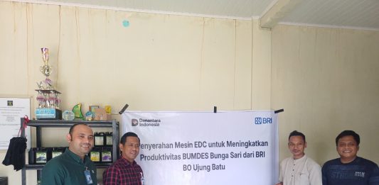 BUMDes Bunga Sari Apresiasi BRI BO Ujung Batu atas Bantuan Mesin EDC untuk Tingkatkan Layanan Transaksi