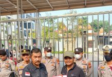 Geruduk Kantor Kejati Riau, Puluhan Mahasiswa Minta Pengelolaan Keuangan Desa Cipang Kiri Hulu Diperiksa