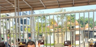 Geruduk Kantor Kejati Riau, Puluhan Mahasiswa Minta Pengelolaan Keuangan Desa Cipang Kiri Hulu Diperiksa