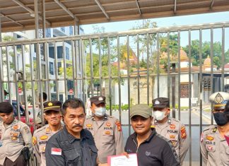 Geruduk Kantor Kejati Riau, Puluhan Mahasiswa Minta Pengelolaan Keuangan Desa Cipang Kiri Hulu Diperiksa