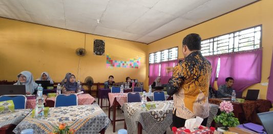 Tim PkM Unilak Dampingi Guru SMA Negeri 2 Tambang Terapkan Pembelajaran Sosial-Emosional untuk Dukung Kesejahteraan Psikologis Siswa