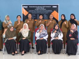 Dosen UNILAK Latih Guru SMK Farmatikom Pekanbaru Kembangkan Pembelajaran Mendalam Berbasis Teknologi