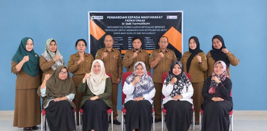 Dosen UNILAK Latih Guru SMK Farmatikom Pekanbaru Kembangkan Pembelajaran Mendalam Berbasis Teknologi