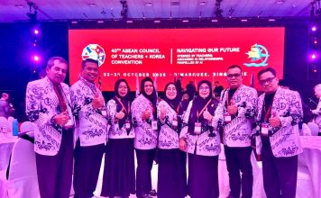 PGRI Riau Kirim 9 Delegasi ke Konvensi Guru ASEAN di Singapura, Prof Adolf: AI Mendukung Pendidikan, Peran Guru Tak Tergantikan