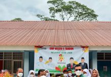 Peduli Dampak Kabut Asap, Kingswood Capital Ltd Salurkan 2.000 Masker untuk Pelajar dan Masyarakat Tandun