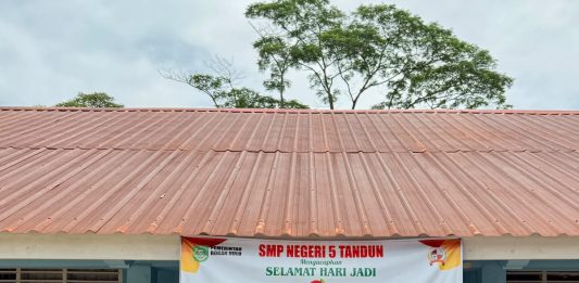 Peduli Dampak Kabut Asap, Kingswood Capital Ltd Salurkan 2.000 Masker untuk Pelajar dan Masyarakat Tandun